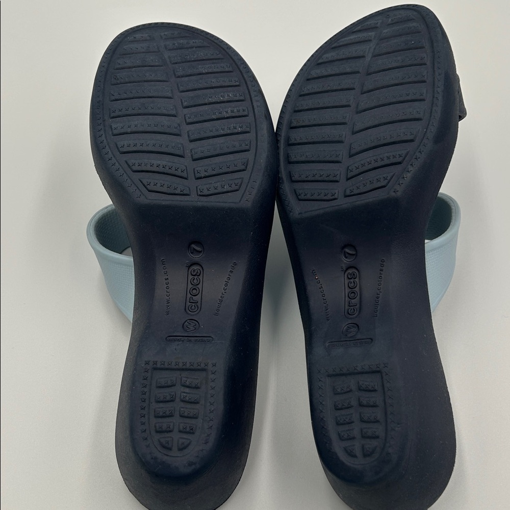 CROCS Women's Dark Blue and Light Blue Sandals Madeira Two Tone Size 7 - Picture 4 of 5